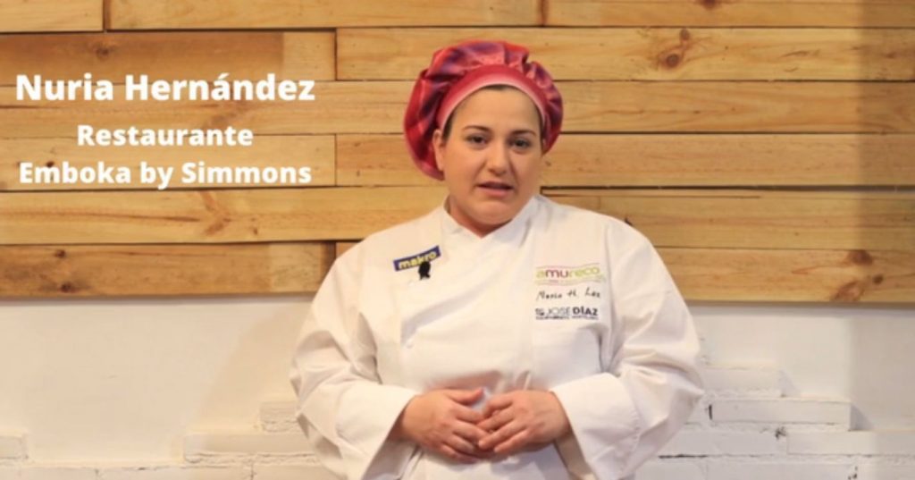 Nuria Hernández nos prepara huevos rotos Patatas Catalán